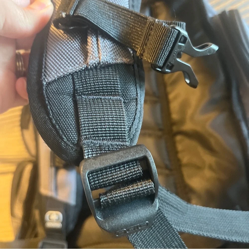 OGIO Metro Backpack  Excellent Gray Black - Picture 8 of 12